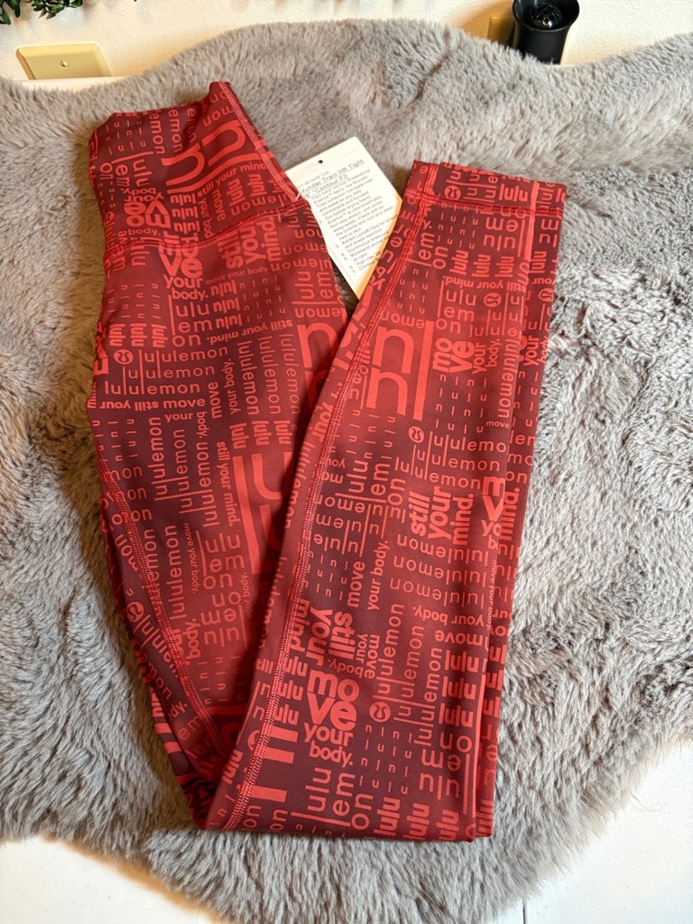 NWT lululemon athletica Red Script-Logo WunderTrain 28” Leggings Size 2